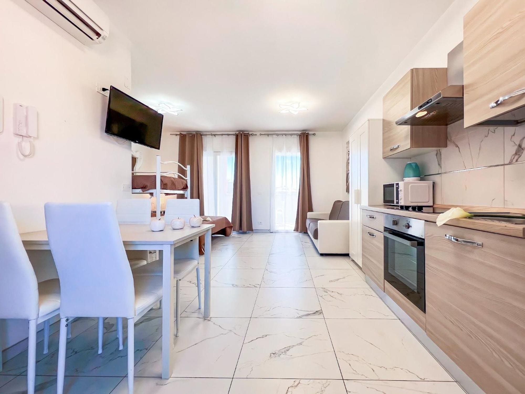 Vibrant In Centre Apartment *